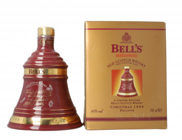 BELL'S   Blended  Scotch  Whisky 8 year old 70cl 40% Christmas 1999