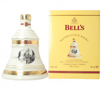 BELL'S   Blended  Scotch  Whisky 8 year old 70cl 40% Christmas 2005