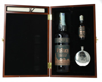 Benriach  Speyside  Scotch Whisky 40  years Old 70cl 50% OB- with Miniature