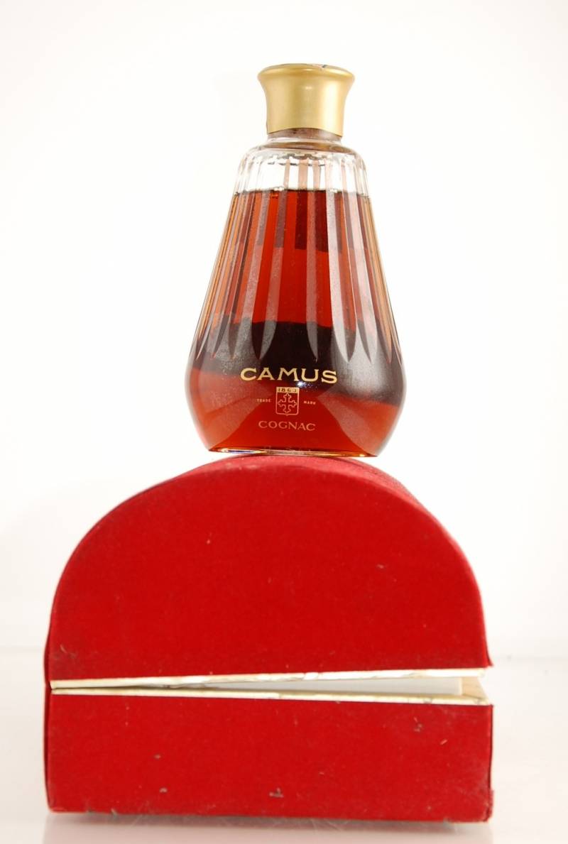 COGNAC CAMUS CRYSTAL BACCARAT DECANTER - Products - Whisky Antique