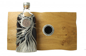 Highland Park Island   Scotch Whisky 50 Year old Bottled 2010 70cl 44.8% Complete with box